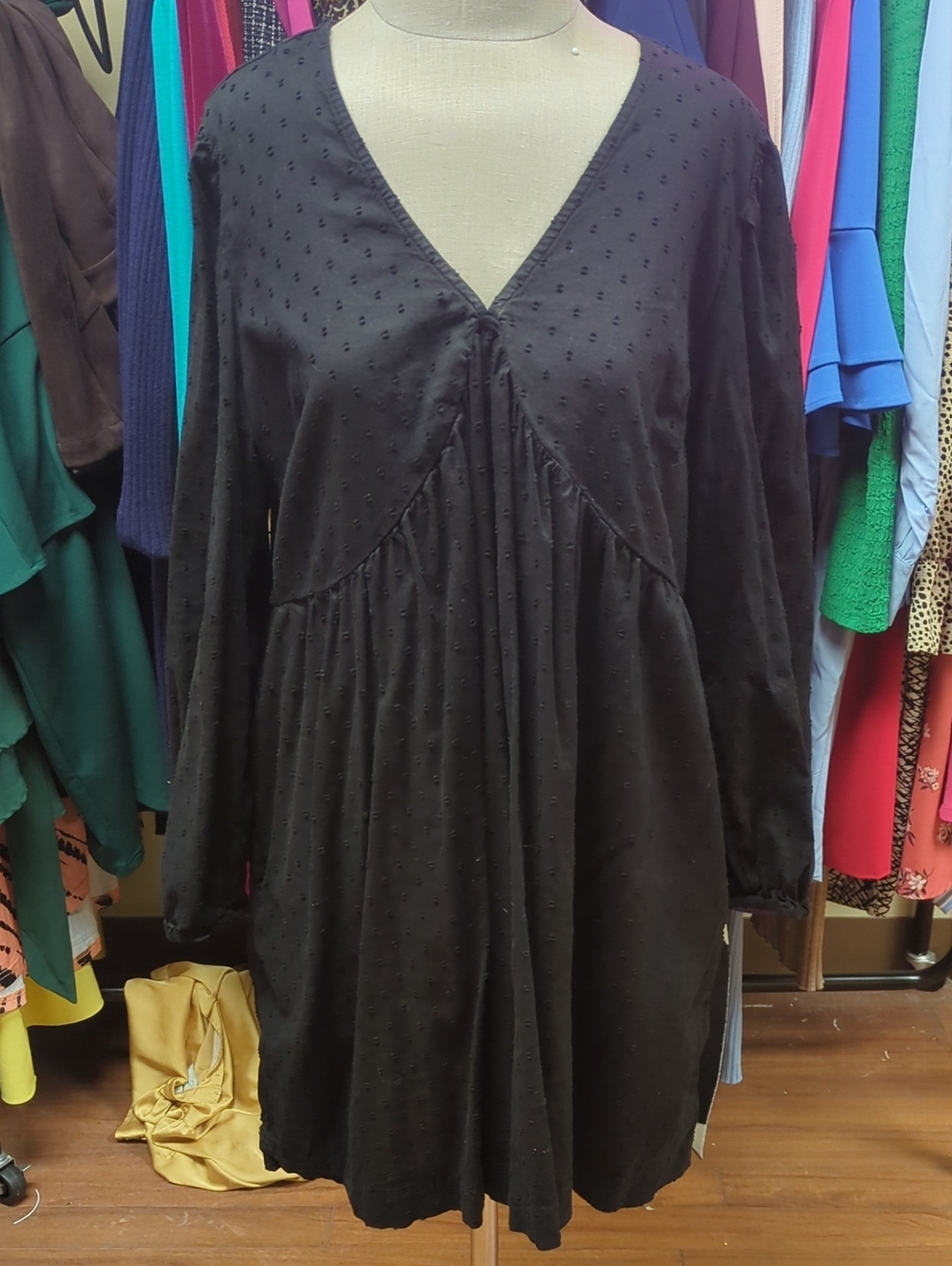Old Navy Black Long-Sleeve Textured V-Neck Dress